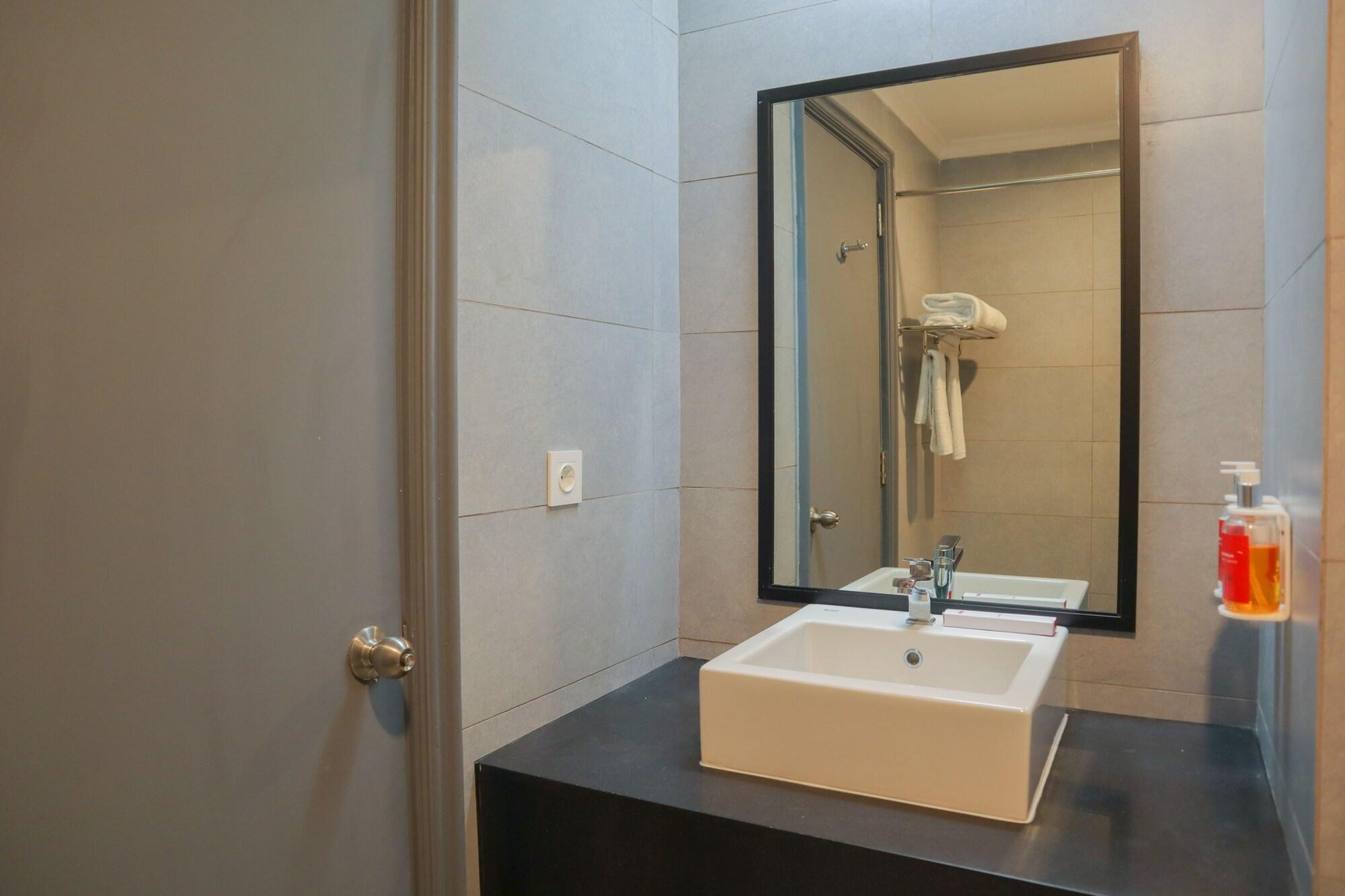 Super Oyo Townhouse 2 Hotel Gunung Sahari Jakarta Exteriör bild