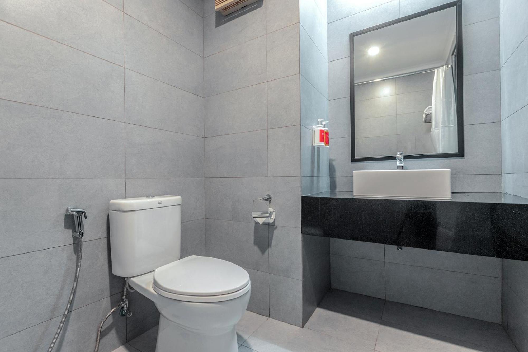 Super Oyo Townhouse 2 Hotel Gunung Sahari Jakarta Exteriör bild