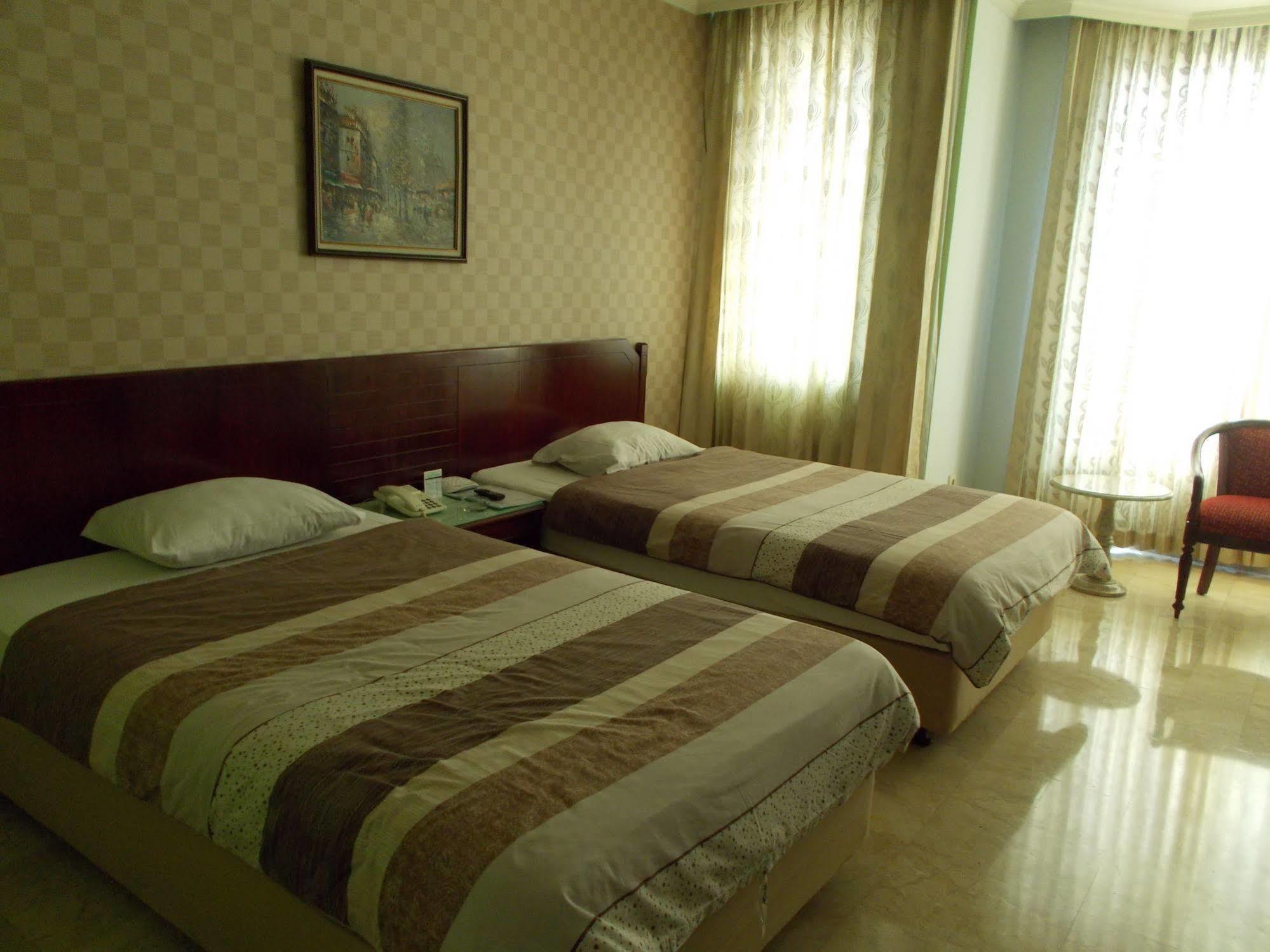 Super Oyo Townhouse 2 Hotel Gunung Sahari Jakarta Exteriör bild