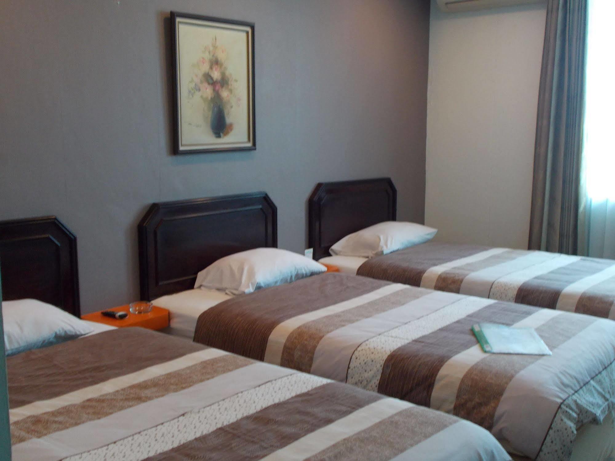 Super Oyo Townhouse 2 Hotel Gunung Sahari Jakarta Exteriör bild