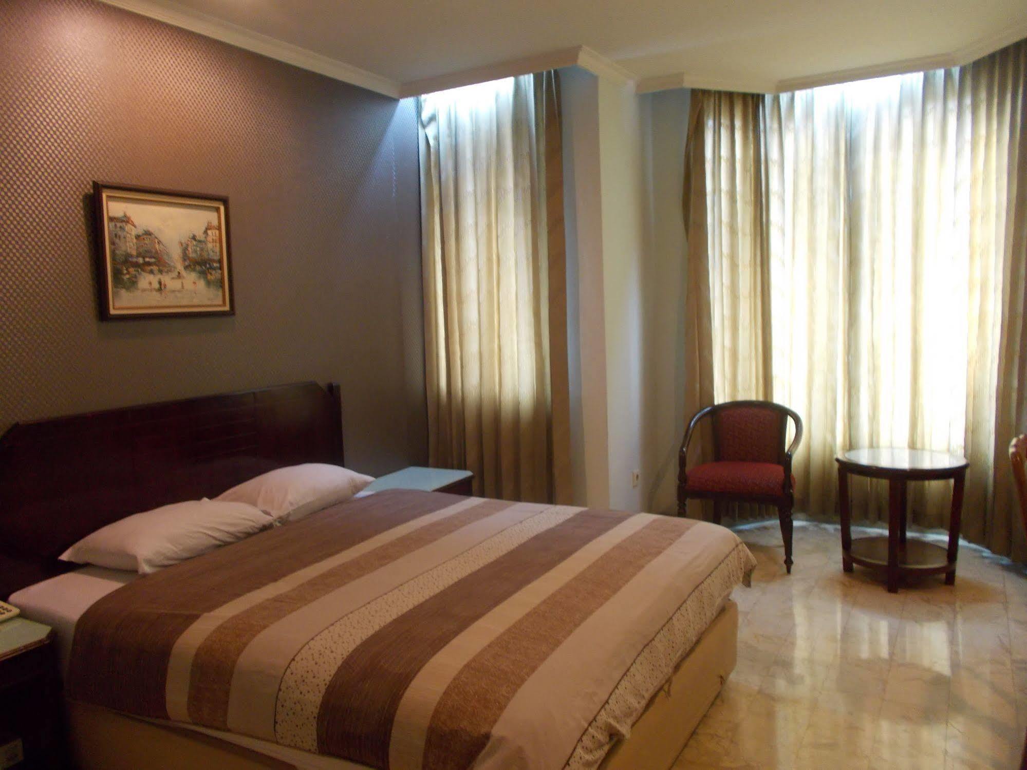 Super Oyo Townhouse 2 Hotel Gunung Sahari Jakarta Exteriör bild